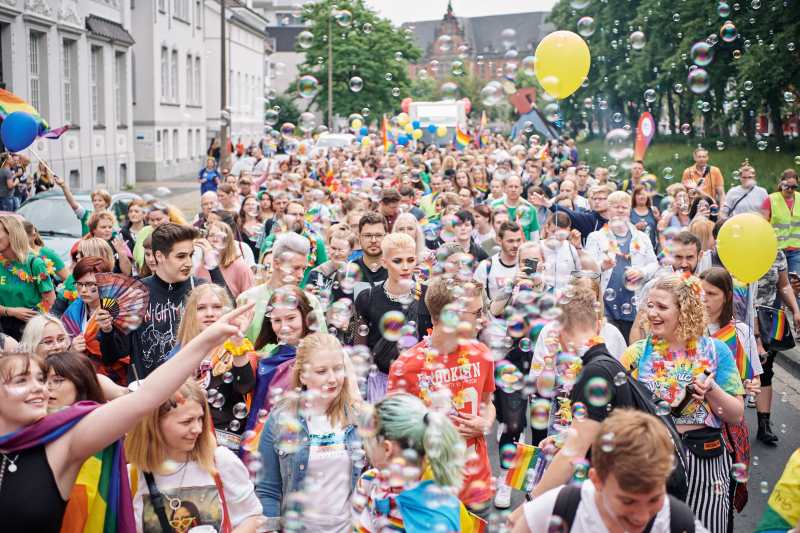 Menschen auf dem CSD in Oldenburg 2019